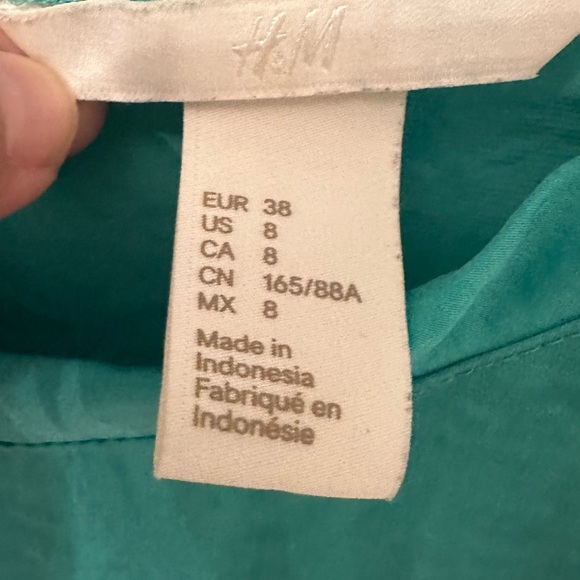 Blouse H & M, short sleeve, size 38, no rips or stain, - Picture 2 of 3